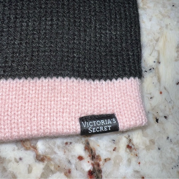 NWT Victoria's Secret Signature Pink and Black Stripe Reversible Beanie - Picture 3 of 11